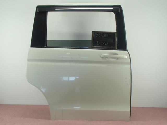 ステップワゴン  RK5 リヤ右ドア  NH624P 67510-SZW-J00ZZ拍卖