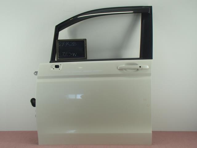 ステップワゴン  RK5 フロント左ドア  NH624P 67050-SZW-000ZZ拍卖