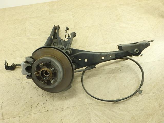 ハリアー  ZSU65W リヤ右ナックルハブ  070 42304-42020拍卖