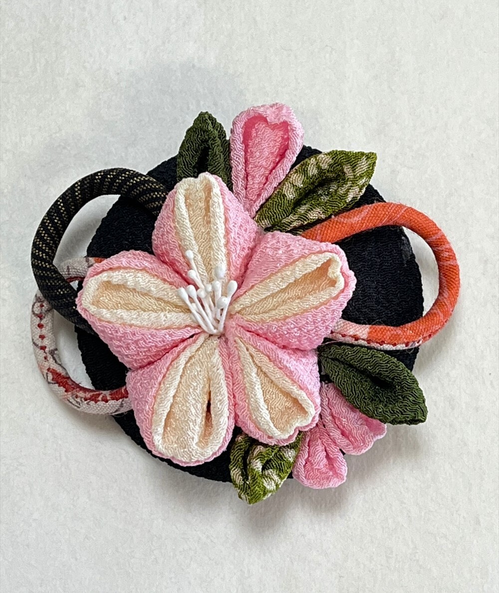 花とら●リサイクル和装小物 ちりめん つまみ細工 ブローチ 帯留め 花 240424-02拍卖