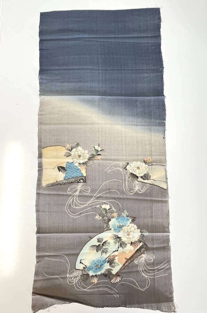花とら●アンティーク端切れ 灰ぼかし 江戸ちりめん 刺繍 リメイク 扇面 牡丹 素材 細工用 240424-10拍卖