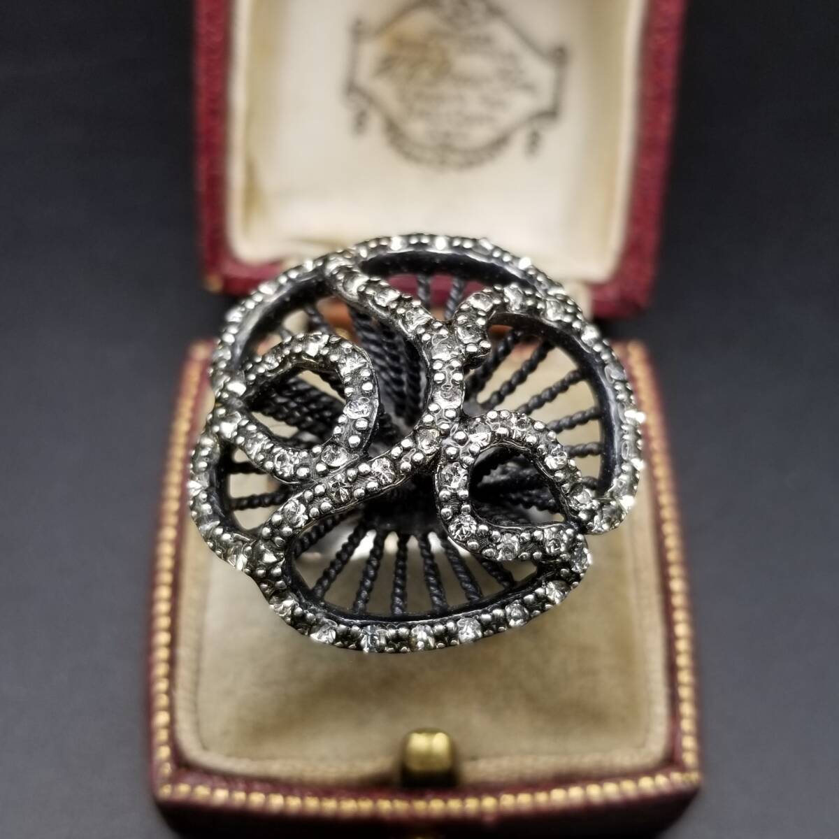 Premier designs 透かし フラワー モチーフ クリア ラインストーン 大ぶり 存在感 ヴィンテージ リング 指輪 ジュエリー 輸入 Y16-B拍卖