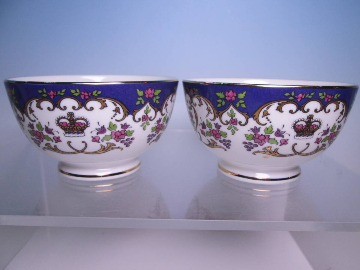 ☆QUEEN VICTORIA イギリス THE ROYAL COLLECTION K22装飾 金彩花文カップ 2客 限定品 バッキンガム宮殿拍卖