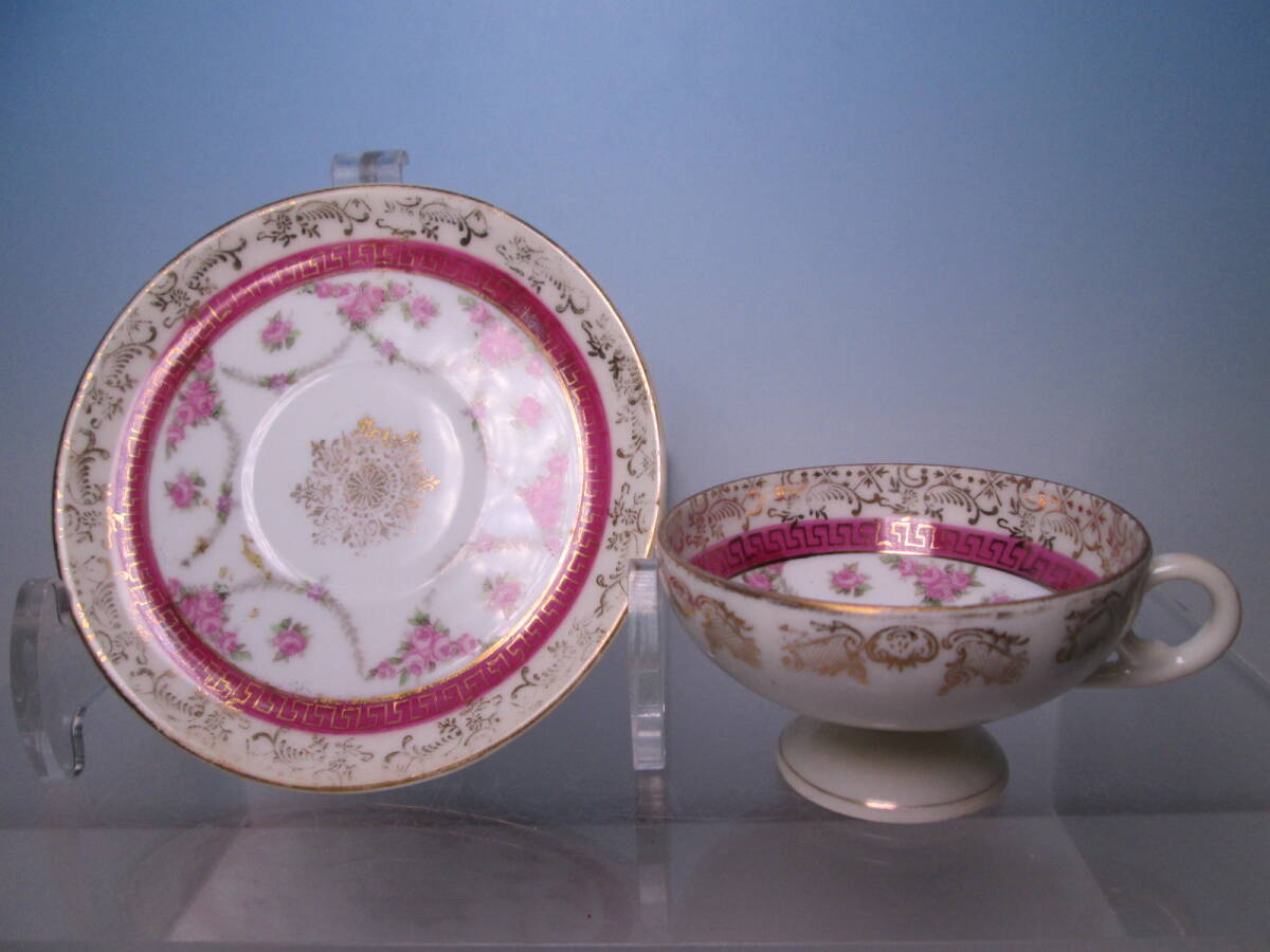 ☆西洋アンティーク・窯不詳 金彩ピンク薔薇の花文 デミタスカップ&ソーサー 箱無し拍卖