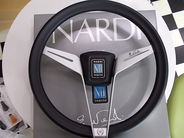NARDI ナルディ 90周年記念 Novantesimo(ノバンテシモ)N220 BK/SIL/センターパット 355mm 当方在庫有 送料無料拍卖