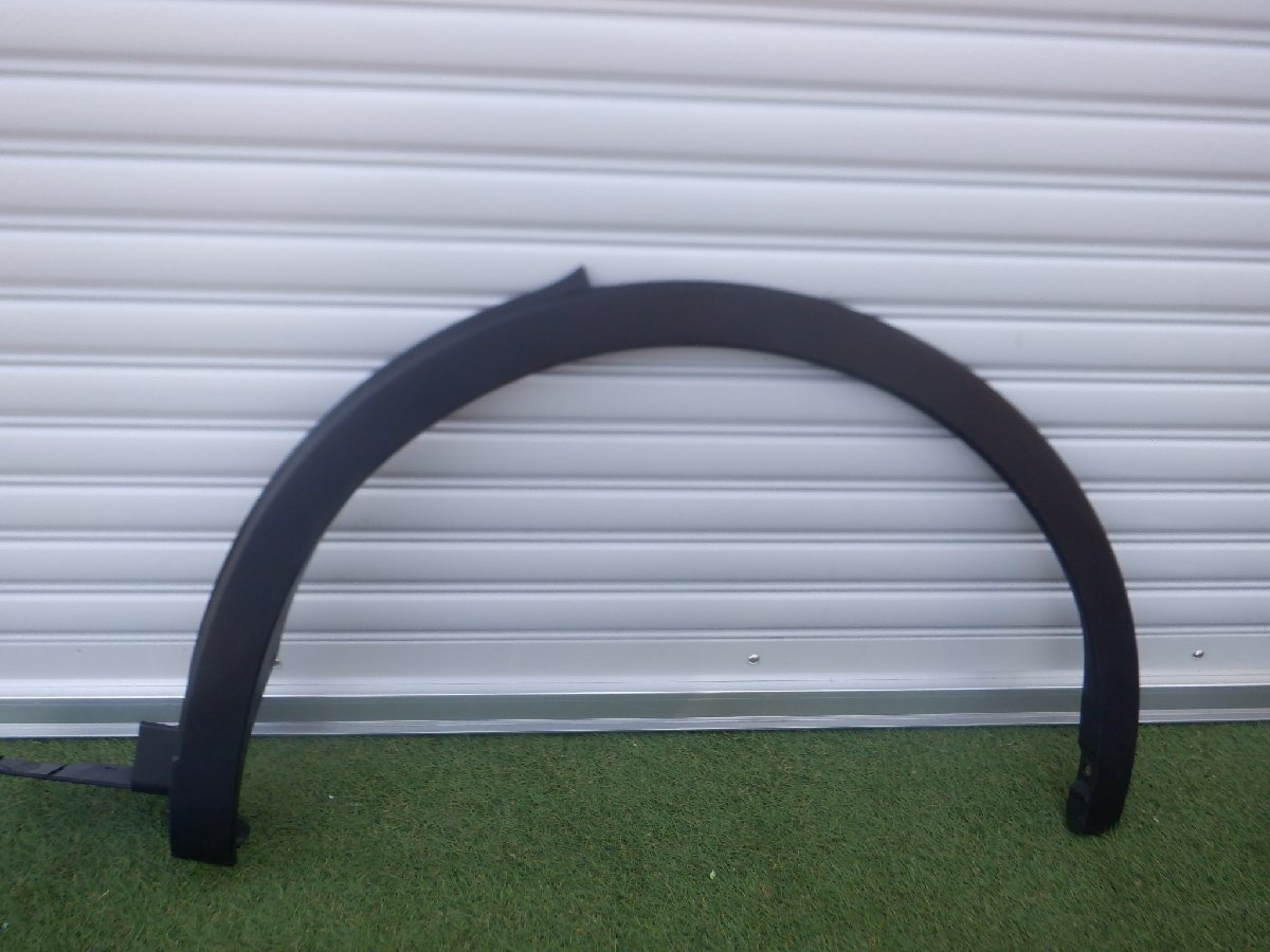 新車外し トヨタ純正 AZSH35 TZSH35 クラウン クロスオーバー リア 左側 フェンダーモール トリム 75606-30210 m-24-5-263拍卖