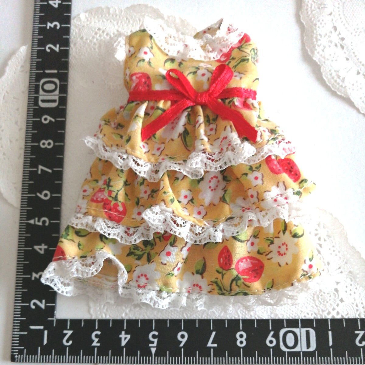 4r0510ドール用 苺 ドレス ワンピース レース フリフリ ピュアニーモ リカちゃん ネオブライス ペッパーちゃん 1/6ドール拍卖
