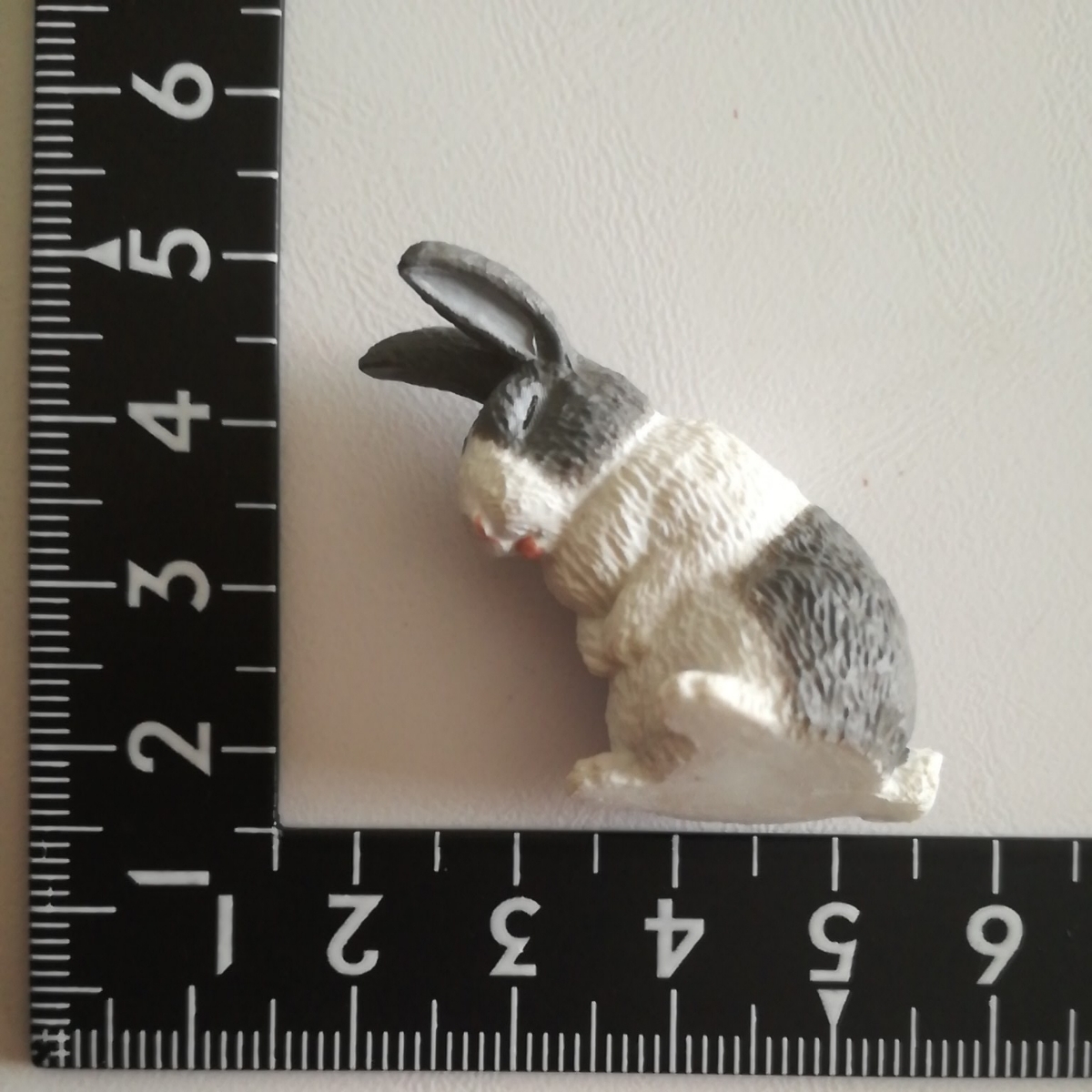 1r1004b 人形用ペット グレー 白 うさぎ ウサギ リーメント ぷちサンプル ミニチュア ドールハウス拍卖