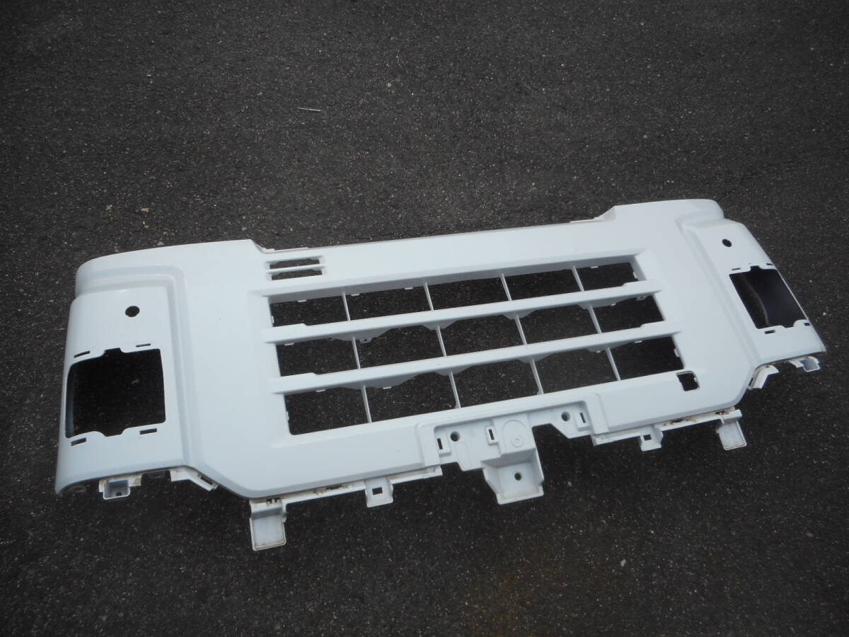 ダイハツ ハイゼット カーゴ S700W S710W S700V S710V 純正 フロントバンパー 52101-B5020 ホワイトパール拍卖
