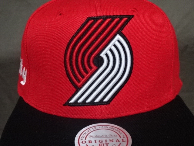 USA購入【Mitchell & Ness】NBAバスケ ポートランド トレイルブレイザーズ【Portland TrailBlazers】【RIP CITY】ロゴ刺繍入りCAP 赤黒拍卖