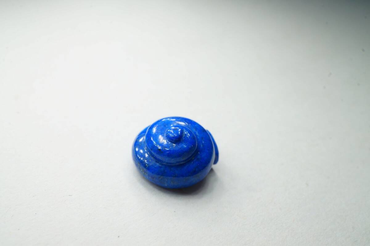 【限定即決価格!高級宝飾品用高品質ルース】希少!30年前の未使用在庫!早い者勝ち!天然ラピスラズリ(ラピス)彫刻「カタツムリ」2.76ct拍卖