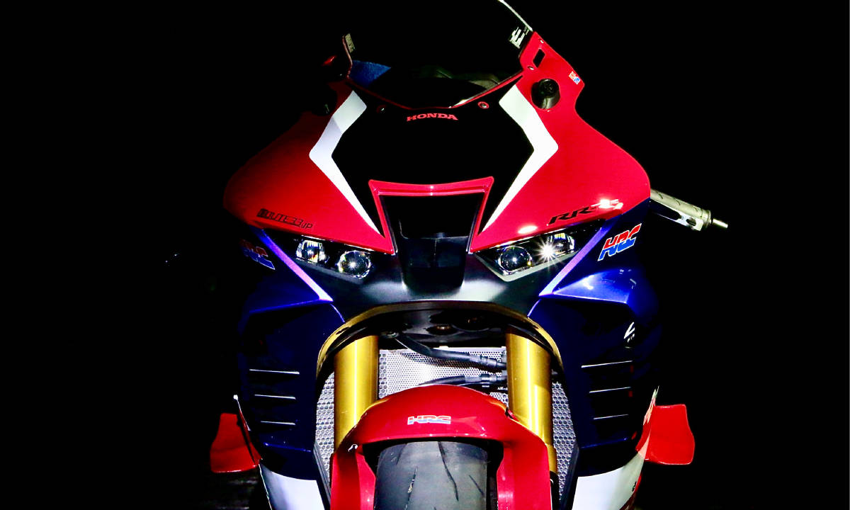 Rote33オリジナル ホンダCBR1000RR-R(SC82)用ウイングレットフレームスライダーtype2(カラー4色)オリジナルステッカー付拍卖