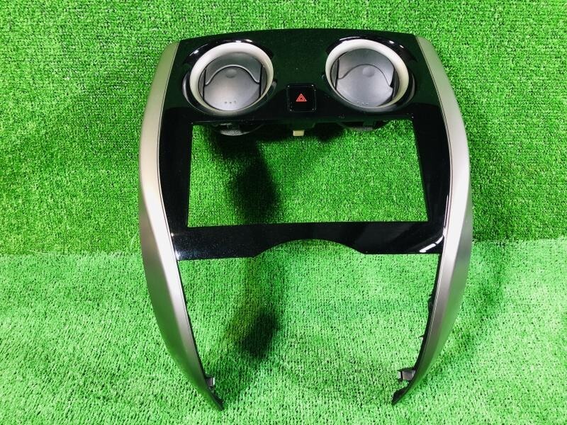NISSAN ニッサン ノート H25年 純正 ダッシュボードパネル トリム エアコンルーバー DBA-E12 DASHBOARD CENTER CONSOLE TRIM ID:2605拍卖