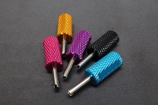 〈カザマオート製〉ムシ回し エア・バルブのムシゴムを回すための工具 アルミ製(握りやすいローレッド加工) ブラック①拍卖