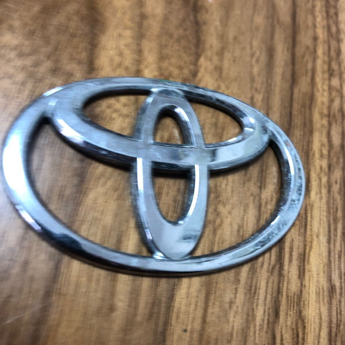 トヨタ ロゴ エンブレム メッキ 中古 ジャンク 加工 塗装 アルファード ヴェルファイア ハイエース ダイナ クラウン ノア ルーミー タンク拍卖