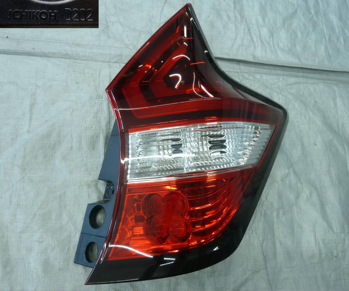 ●●2405-HT7L E12 NOTE ノート 後期 純正 右テールランプ ICHIKOH D202 26550-5WK0B LED点灯確認済み 程度良好!拍卖