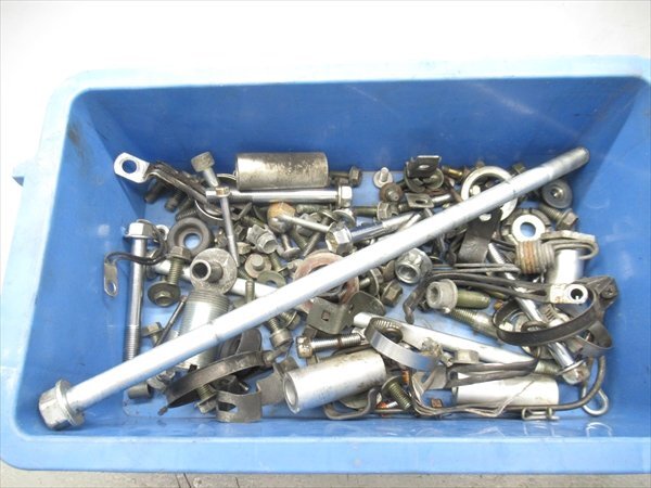 A1R6-0425 スズキ SV400 ステー ボルト シャフト ネジ 【VK53A-500~ 動画有】拍卖