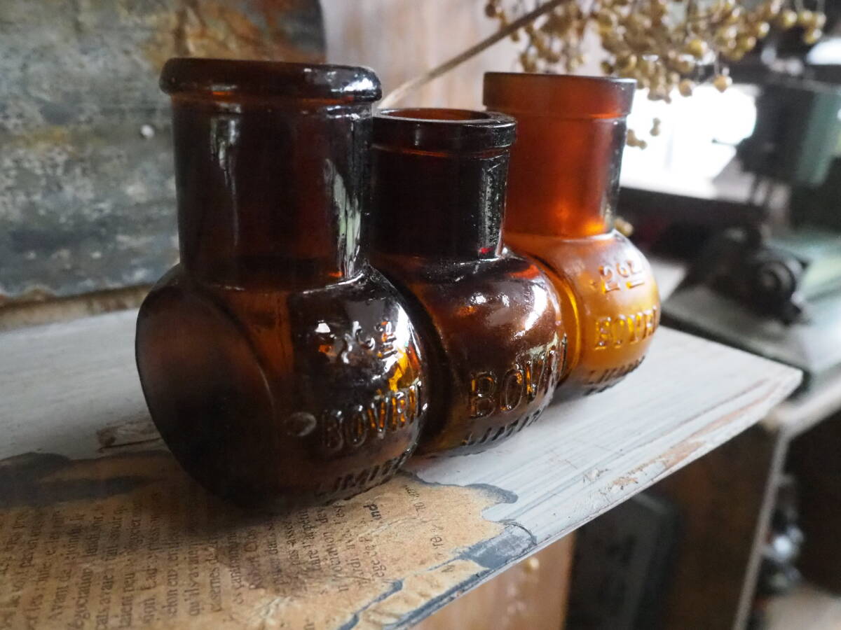 【フランス蚤の市エンボスのガラス瓶3本セットD】ビードロワインボトルレトロ古道具ボトルアンティーク骨董インテリアインダストリアル拍卖