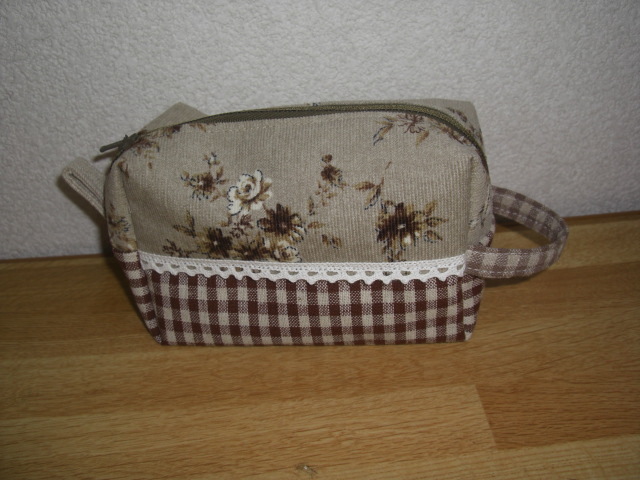 ★ハンドメイド ポーチ 薄茶コールテンに花柄&茶系チェック拍卖