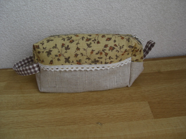 ★ハンドメイド ポーチ 黄土色に植物柄&サンドベージュ無地拍卖