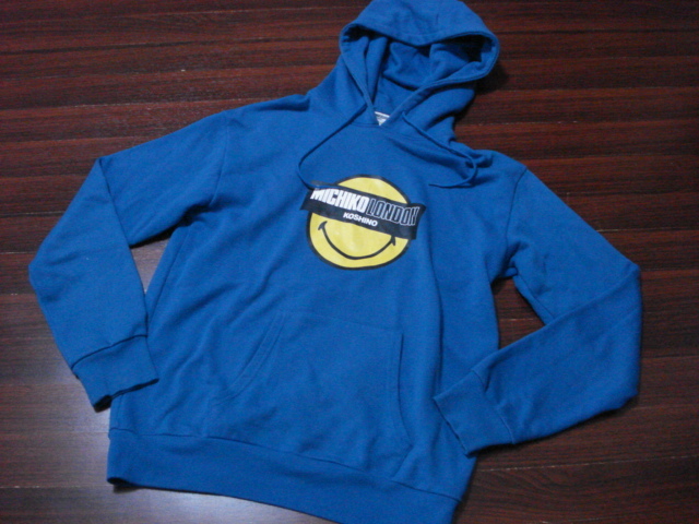 MICHIKO LONDON×SMILYデカロゴプルパーカー/メンズ/M/青/ミチコロンドン/スマイリー/フーディー拍卖