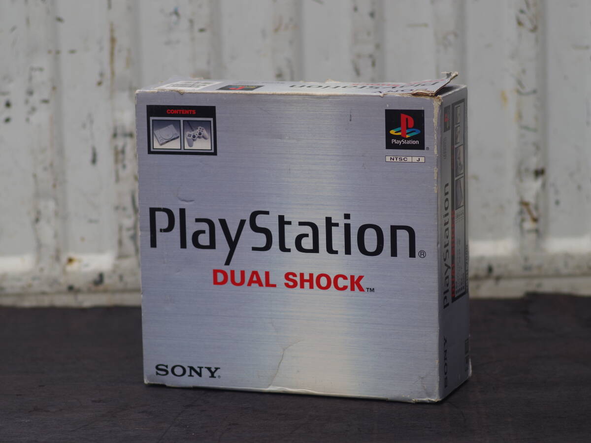 M10879 希少な完品 SONY PlayStation 初代 DUAL SHOCK SCPH-7000 コレクターより 動作OK 箱説など付属品備い プレステ 80サイズ0605拍卖