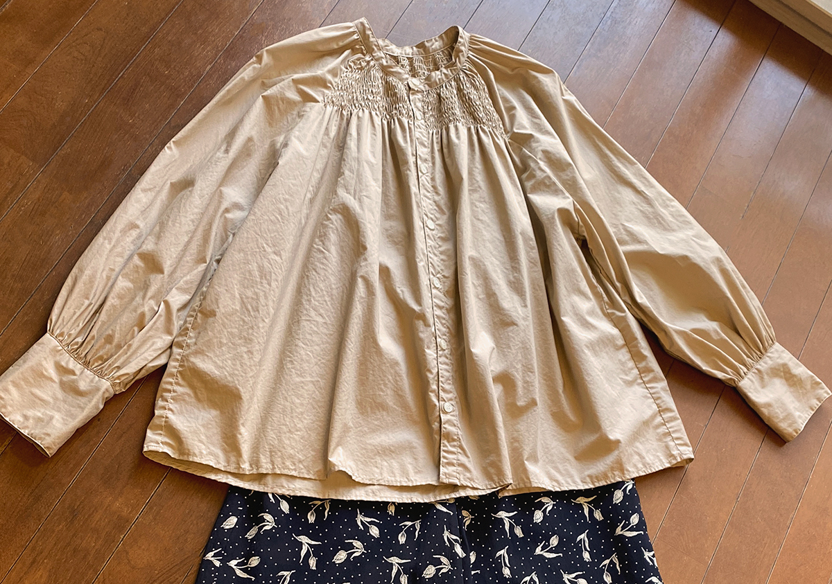 ユニバーサルティシュ ナチュラルタイプライター ラグランギャザーブラウス ベージュ 長袖 シャーリング UNIVERSAL TISSU yuni 日本製拍卖