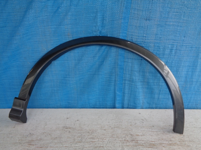 ☆BD863 アウディ Q3 83A フェンダーモール アーチモール 右 フロント グレー 83A853718拍卖
