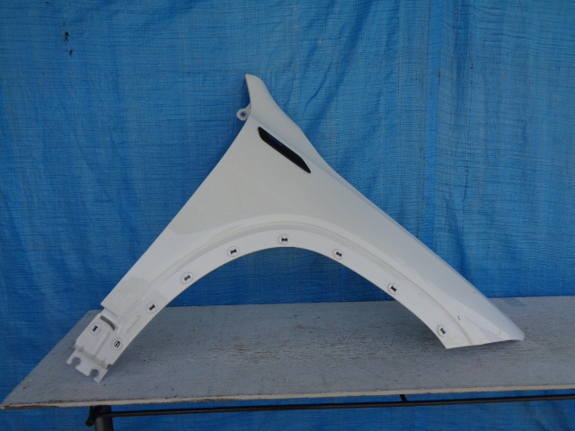 BD944 ベンツ W243 EQB フェンダー 右 白拍卖