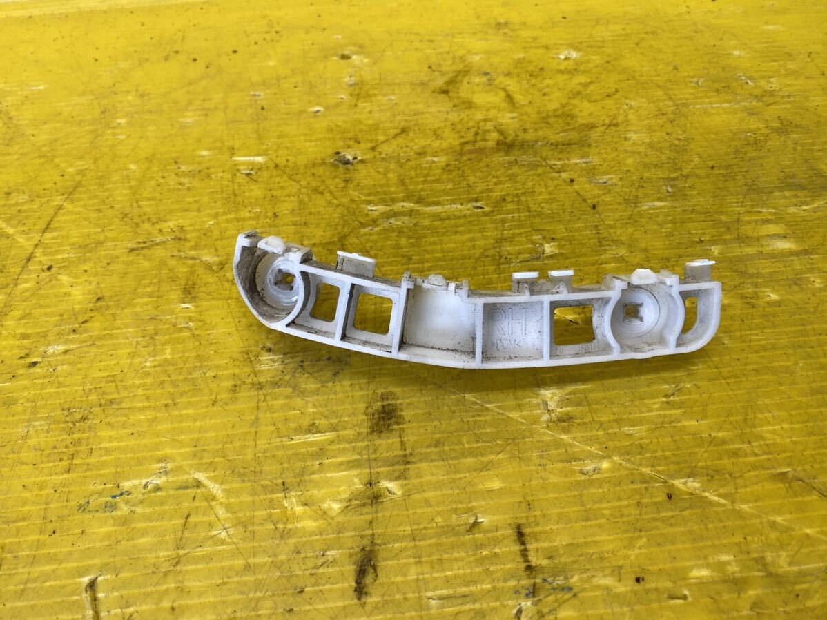 40749)日産 デイズルークスB21A フロント右リテーナー 6400f814 B11A EK SPACE 送料1180拍卖