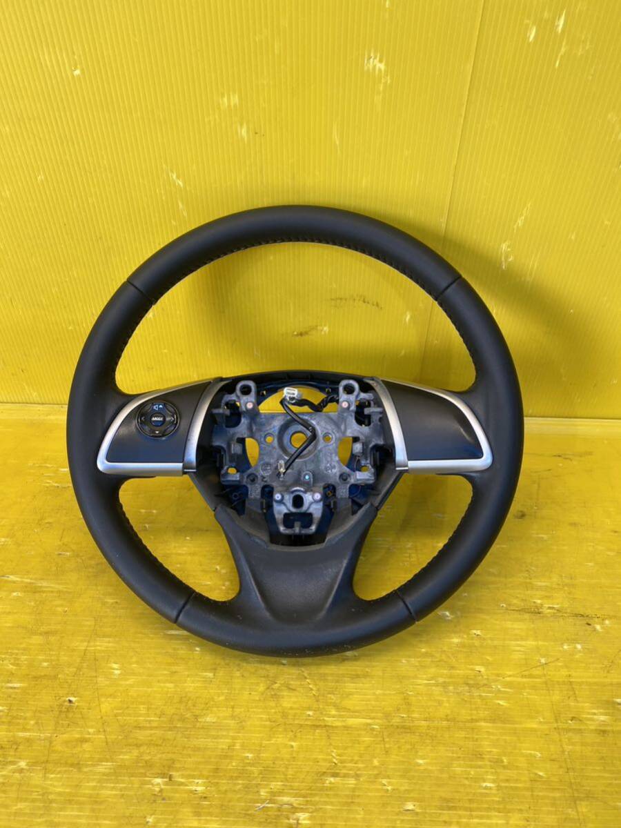 40777)日産デイズルークスB21Aハイウェイスターレザー ハンドル ステアリング ブラック 送料1680拍卖