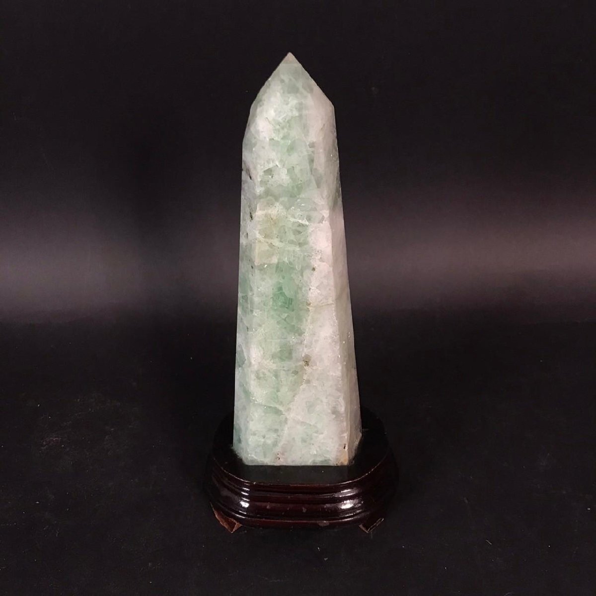 ER0405-16-3 天然石 グリーンフローライト 六角柱 パワーストーン 原石 鉱石 鉱物 オブジェ 台座付 H26cm W11cm D9cm 80サイズ拍卖