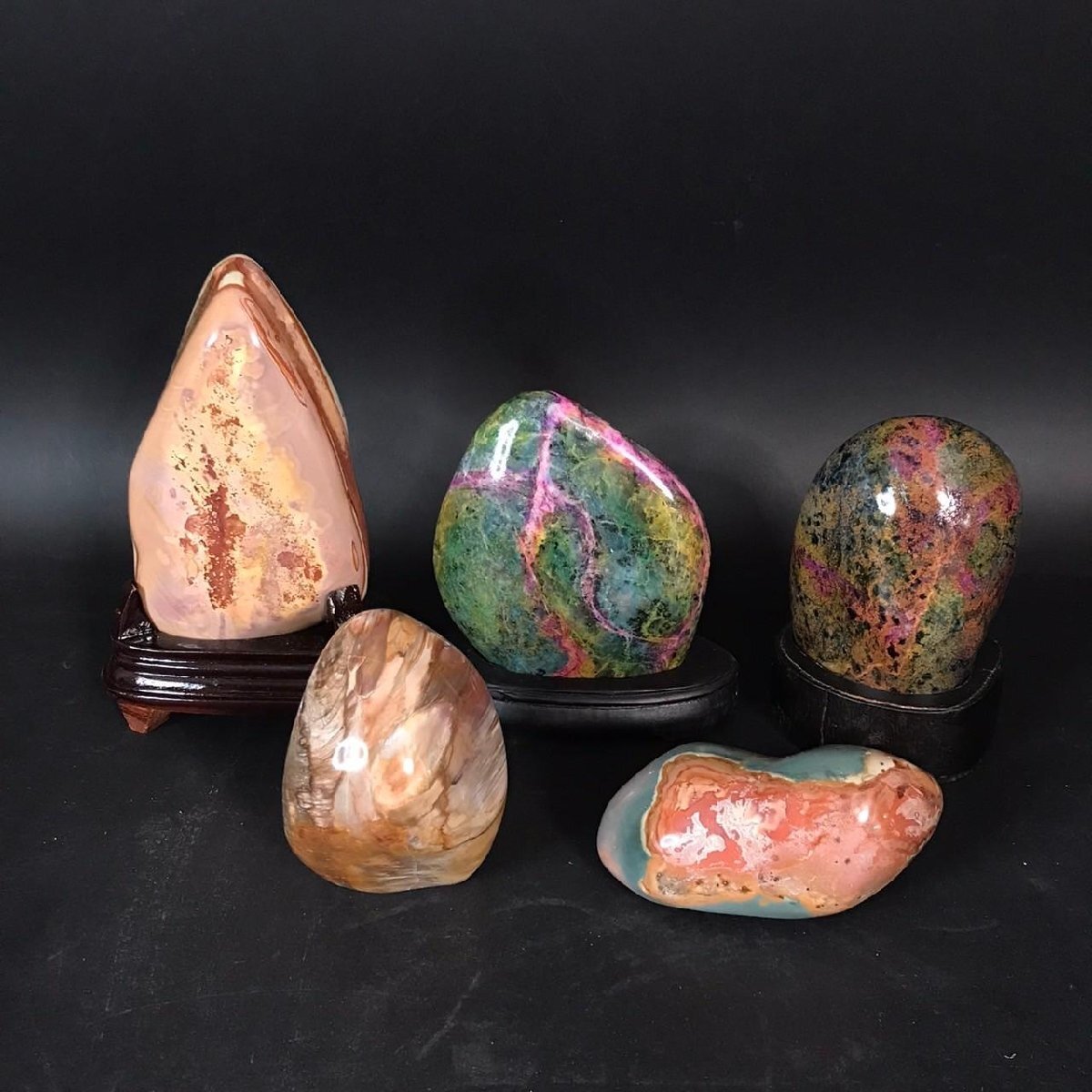 ER0405-9-3 七彩石 パワーストーン 天然石 自然石 原石 鉱物標本 鑑賞石 台座付 まとめ 最大H20.5cm 80サイズ拍卖