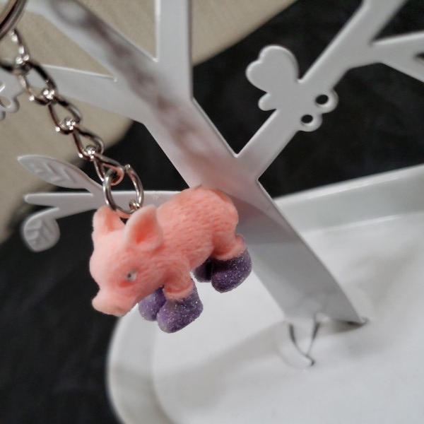 未使用☆目つきの悪いぶたちゃんキーホルダー/パープル拍卖