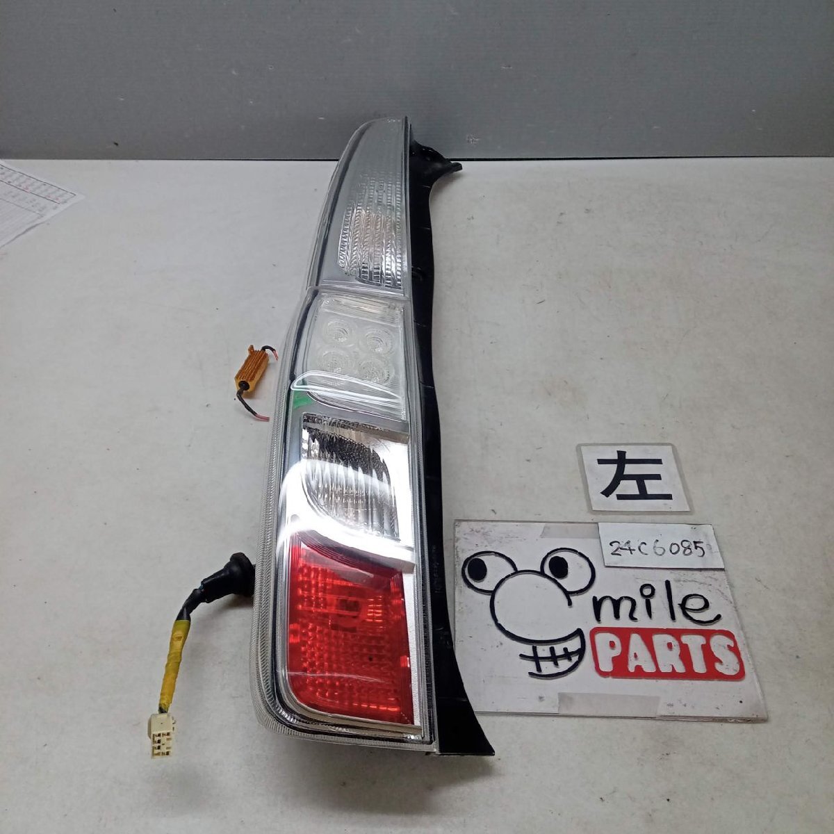 LA100S/LA110S ムーヴ 純正 左テールランプ 2X1-3-6/24C6085*同梱不可拍卖