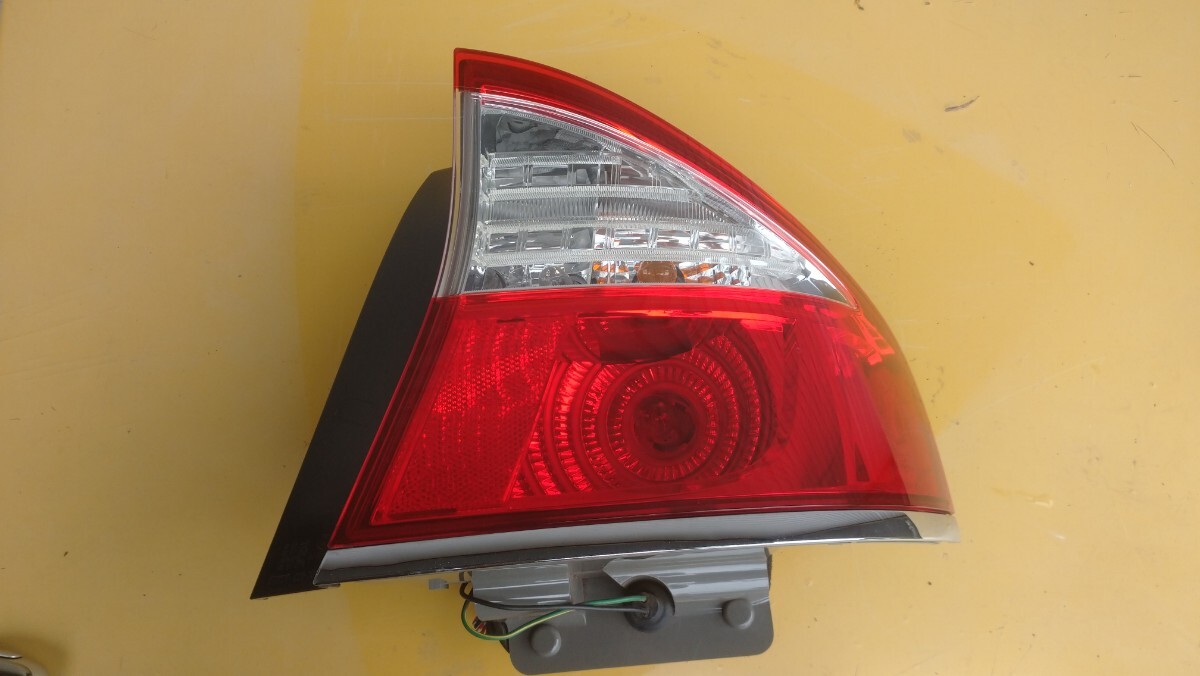 (N100-A2) レガシィB4 BL5 中古純正右テールライト 220-20960拍卖