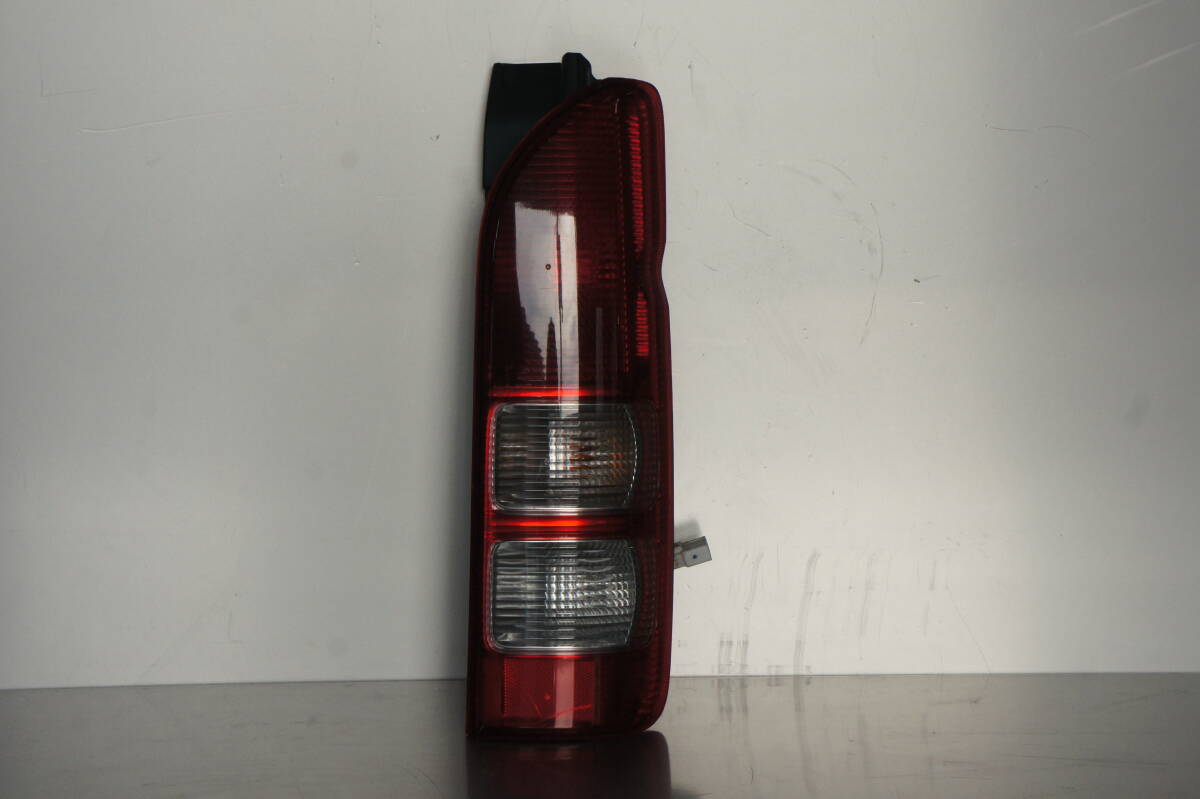 \再値下げ/ 良品! トヨタ レジアスエース TRH200 純正 右 テールランプ 【81551-26202】 KOITO 26-120 〈62-I〉拍卖