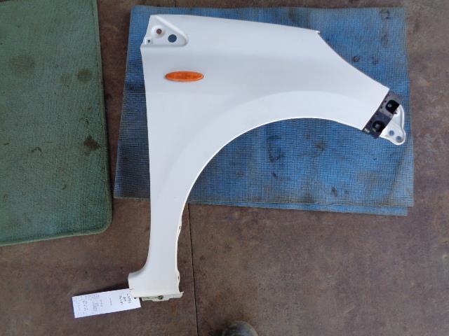 ミラ DBA-L275S 右Fフェンダー W20 オフホワイト拍卖