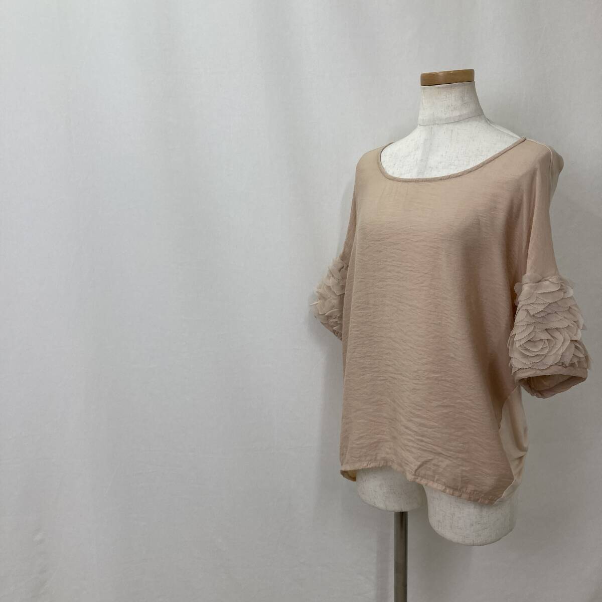 (V1-0643)ROSSO ロッソ 切り替えレースフリルカットソー ベージュ レディース拍卖