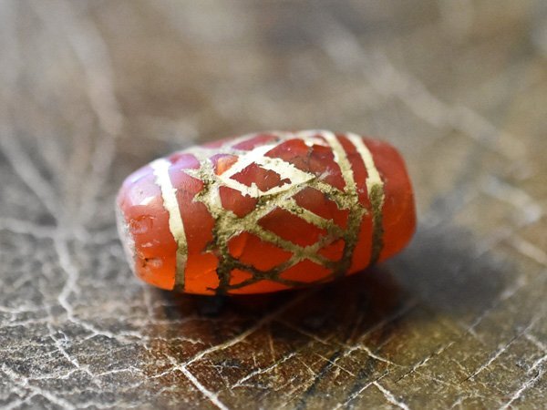 ●わくわく とんぼ玉★得割! 古代エッチドカーネリアン格子紋様楕円型中玉A2 パワーストーン トンボ玉【送料無料】【ZB23050A-2】拍卖