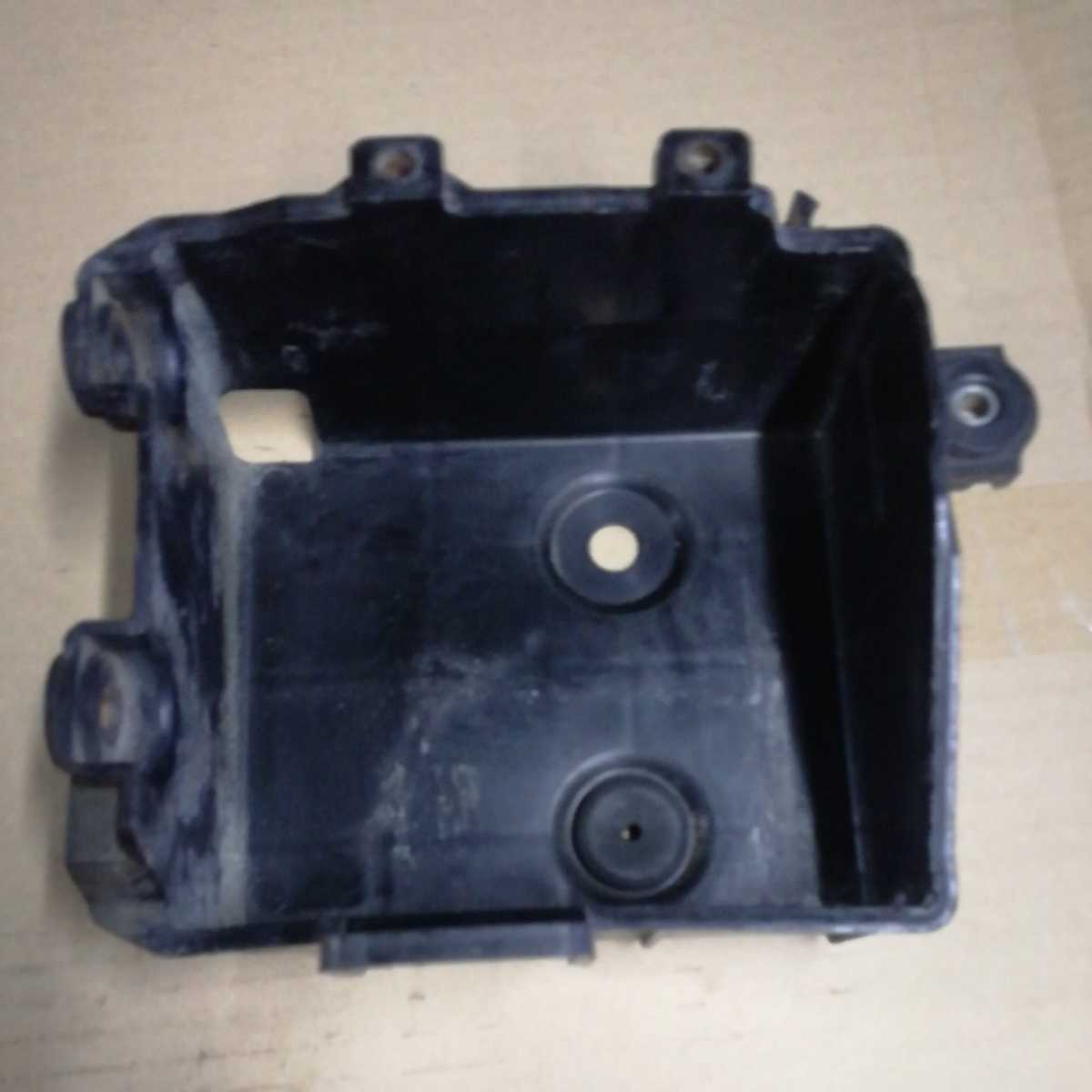 YAMAHA XJ400 実働車両 から取り外した バッテリー ケース 部品拍卖