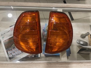 ■美品 メルセデスベンツ W123 ウインカー左右  オレンジ拍卖