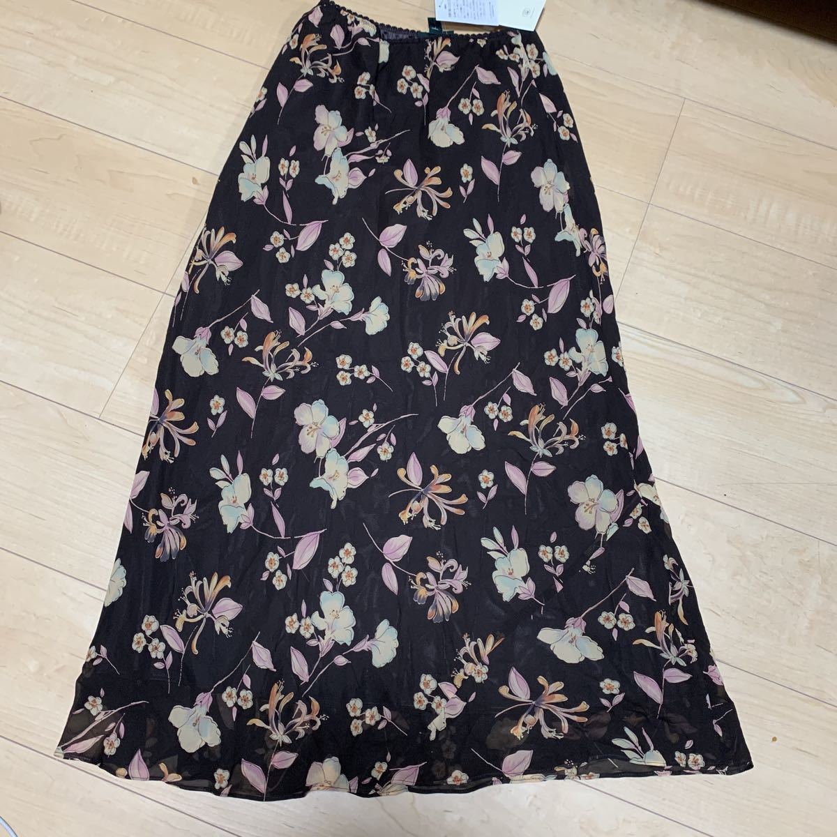 新品 タグ付 ローラアシュレイ マキシ ロングスカート シルク 絹100% 花柄 7号 LAURA ASHLEY スカート ブラウン拍卖