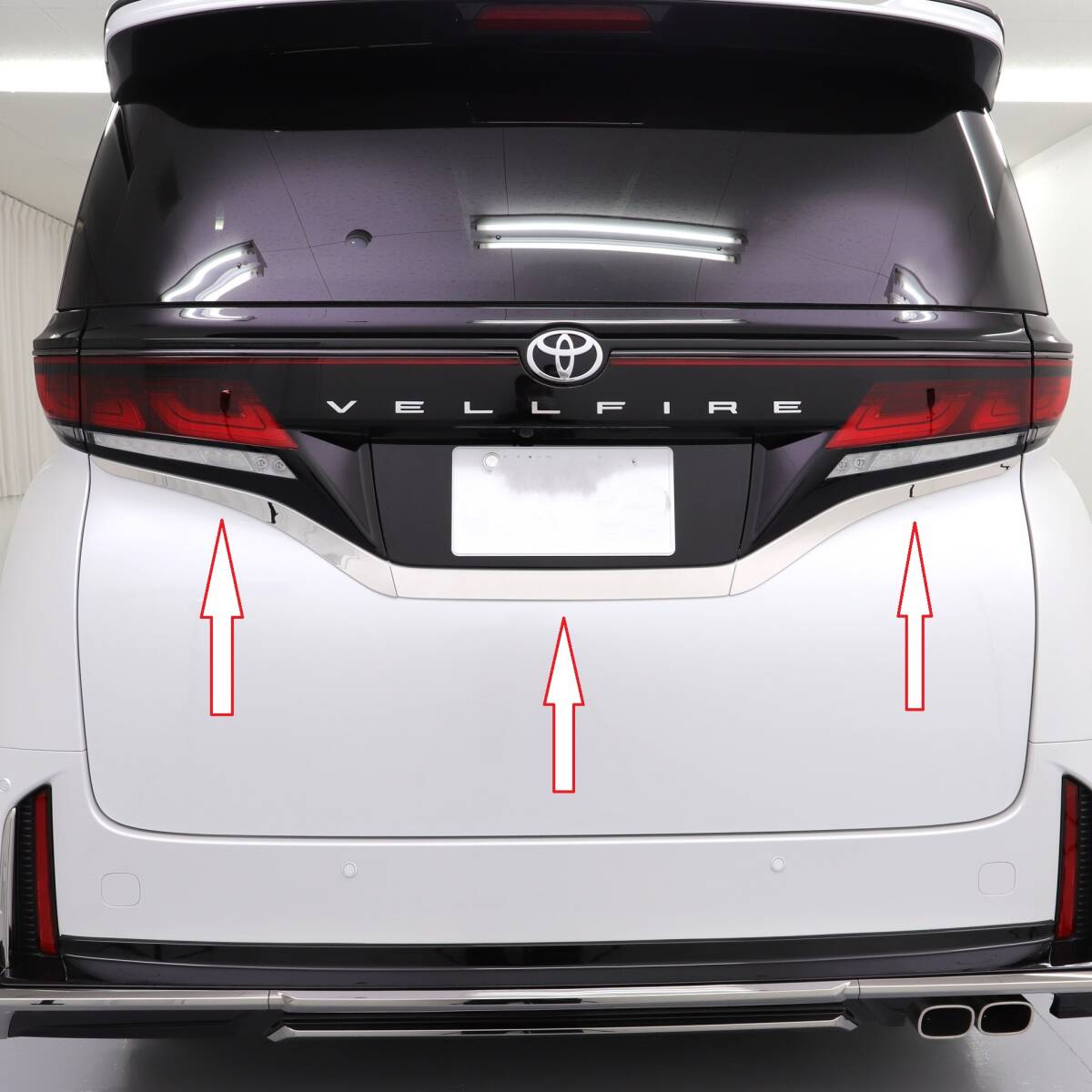 今だけ送料無料 40系 アルファード ヴェルファイア40 リアガーニッシュ バックドア ステンレスパネル 3ピース 社外パーツ 未使用 在庫処分拍卖