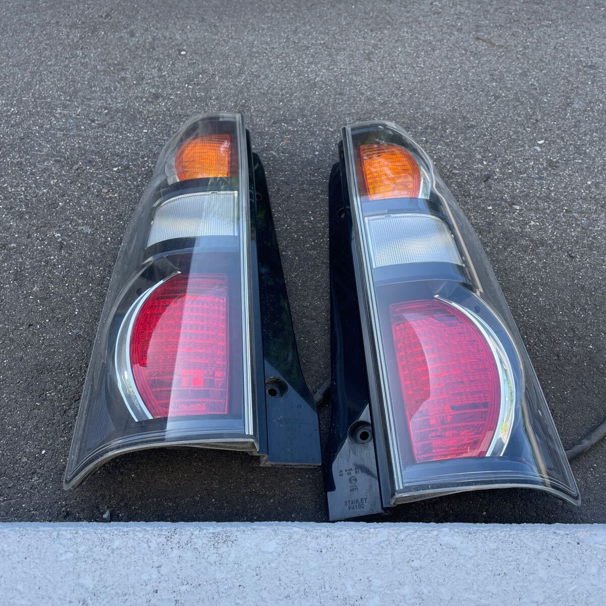 ワゴンR RR純正テールランプ、左右、電球付き拍卖