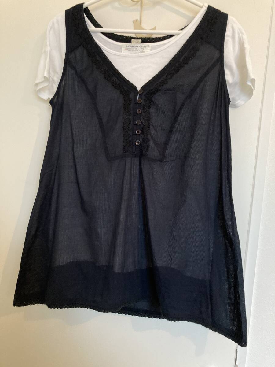 インド綿のノースリブラウス (Vネック、黒、刺繍入り)拍卖