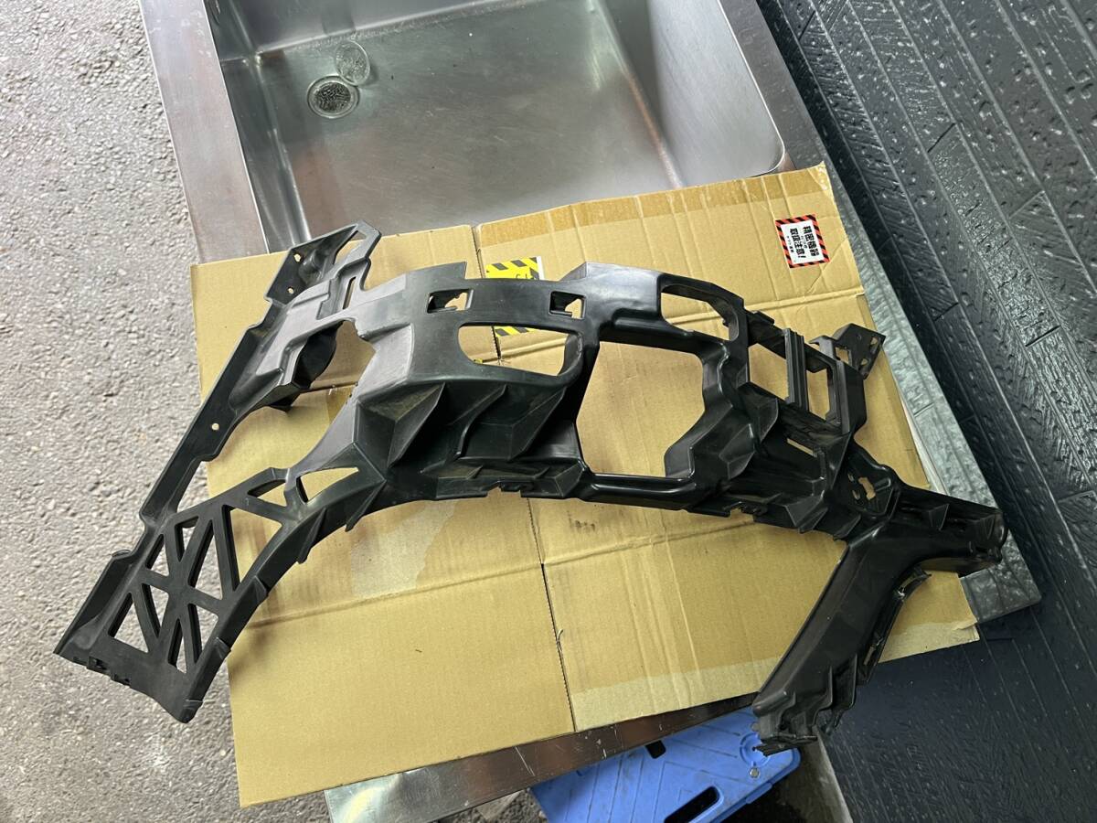 メルセデスベンツ Cクラス W204 バンパーサポート A2048854165 拍卖