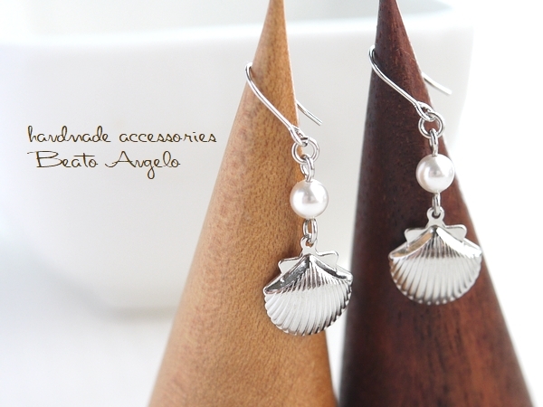 ◇◆+angelo+メタルシェルとスワロフスキー パールのピアス(p-004)S 夏 海 マリン チタン 樹脂 イヤリング ※在庫限り拍卖