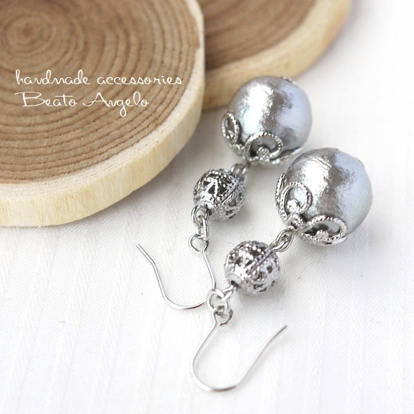 ◇◇+angelo+コットンパールと透かし玉のピアス(p-049)グレー S 10mm 花座 チタン 樹脂 イヤリング拍卖