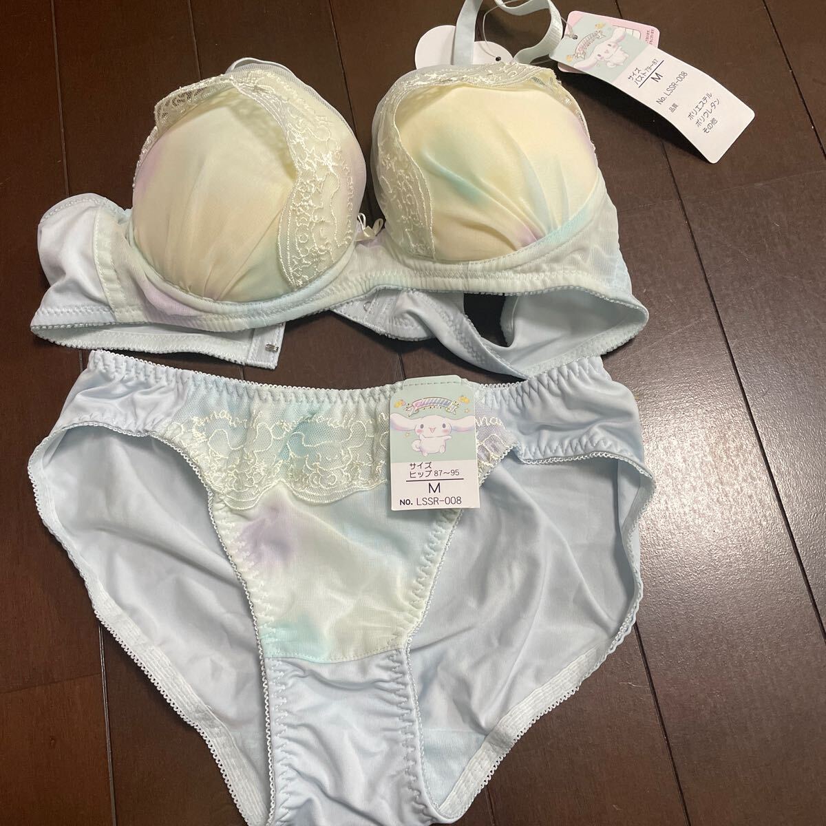 送料無料 新品 シナモロール シナモン ブラ&ショーツセット M 水色008ノンワイヤー 65CD 70ABC 75A 送料込み拍卖